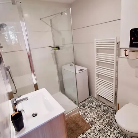 Lejlighed Appart' Wifi & Netflix Avec Terrasse Privative :)